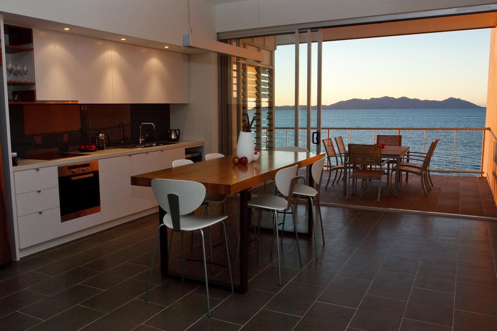 Penthouse On Bright Point Apartment Nelly Bay Exterior photo