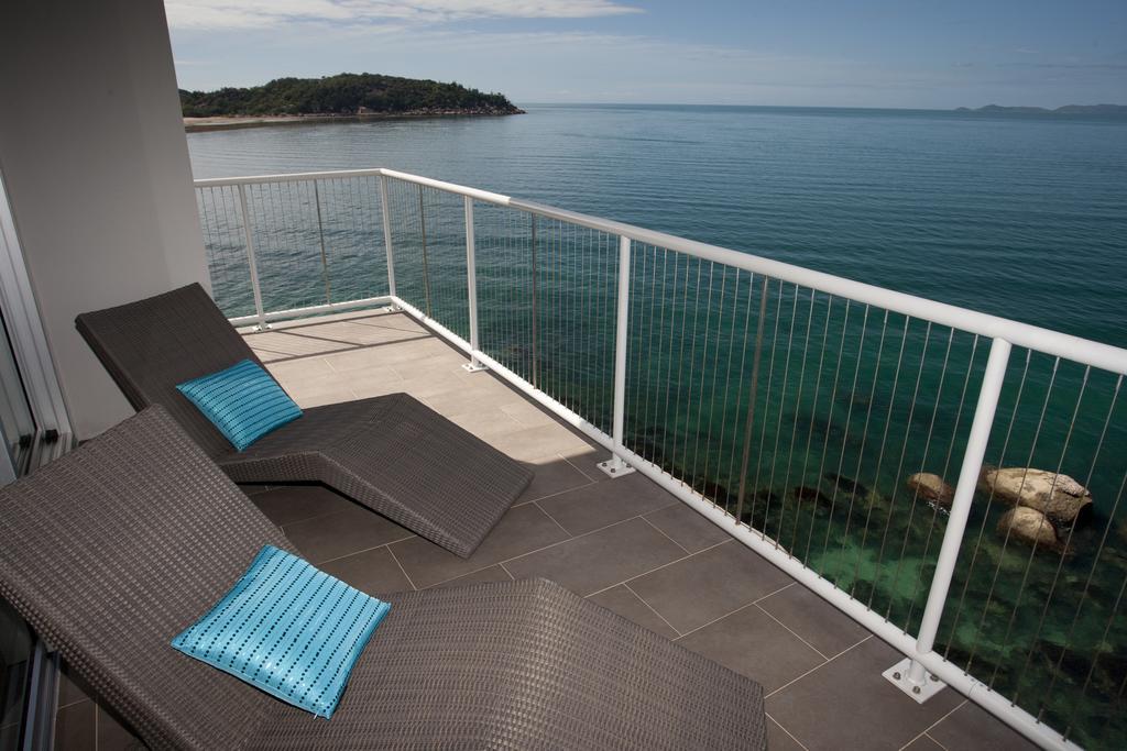 Penthouse On Bright Point Apartment Nelly Bay Exterior photo